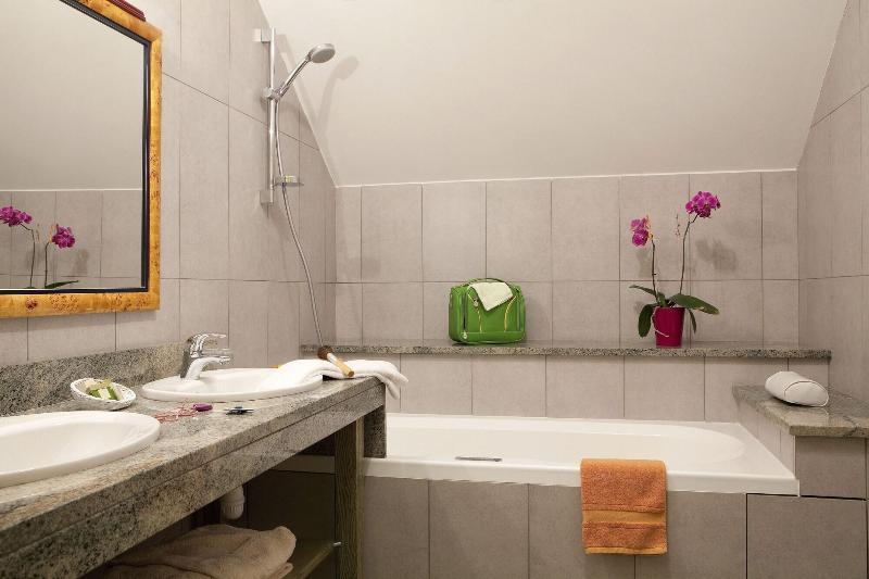 Logis Hotel O En Couleur Oucques-la-Nouvelle Exteriör bild