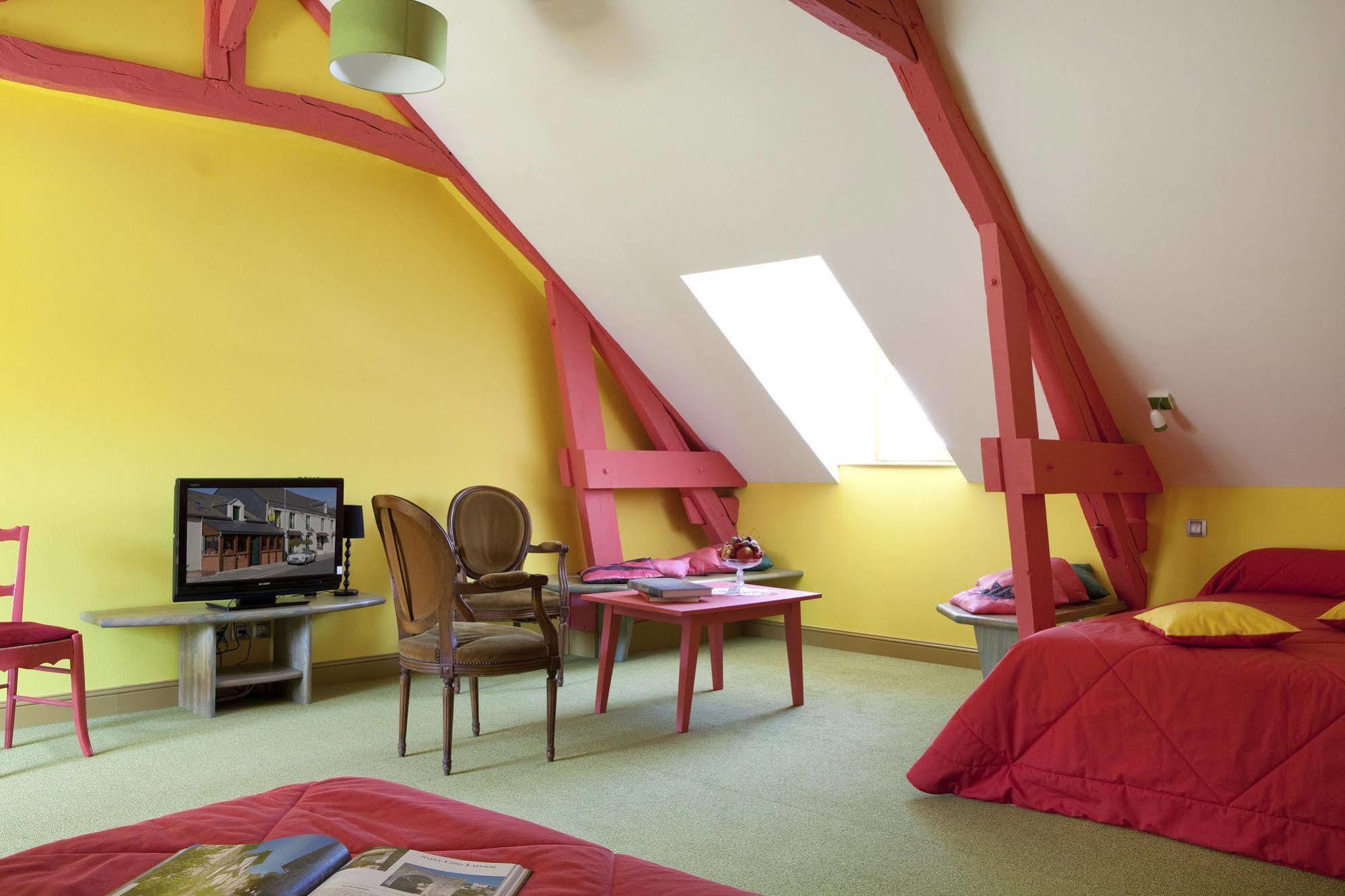 Logis Hotel O En Couleur Oucques-la-Nouvelle Exteriör bild