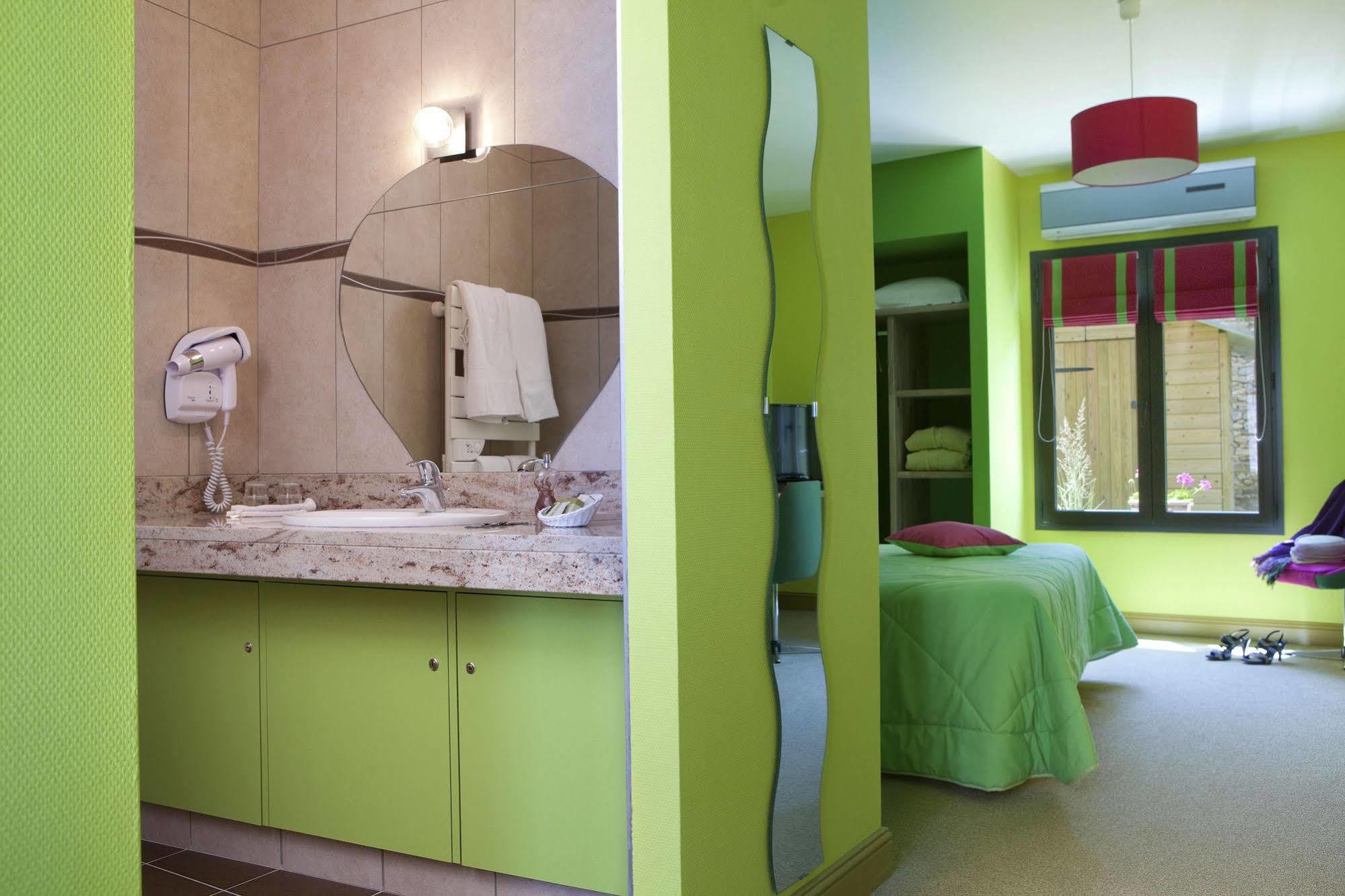 Logis Hotel O En Couleur Oucques-la-Nouvelle Exteriör bild
